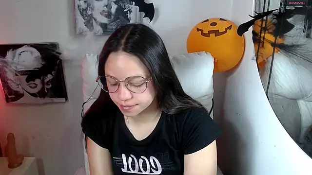 Snapshot of SamanthaRoldaan chatting on November 2, 2025, 2:19 pm SamanthaRoldaan online show from November 2, 2025, 2:19 pm