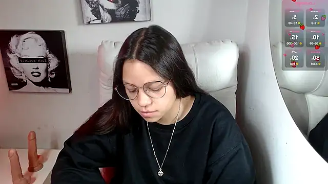 Snapshot of SamanthaRoldaan chatting on November 13, 2025, 3:55 pm SamanthaRoldaan online show from November 13, 2025, 3:55 pm