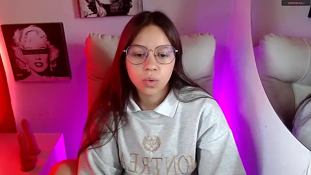 Snapshot of SamanthaRoldaan chatting on November 18, 2025, 2:54 pm SamanthaRoldaan online show from November 18, 2025, 2:54 pm