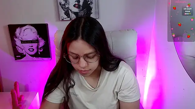 Snapshot of SamanthaRoldaan chatting on December 3, 2025, 2:26 pm SamanthaRoldaan online show from December 3, 2025, 2:26 pm