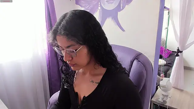 witchviolet online show from December 1, 2025, 3:39 pm