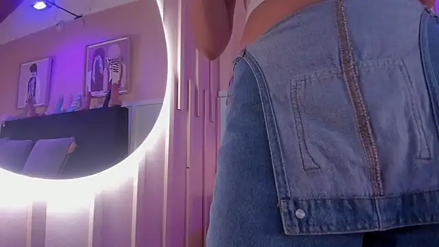 chloe watson  online show from January 16, 2026, 7:51 pm