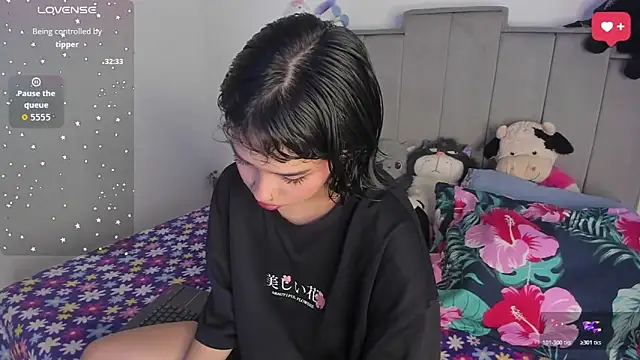 Snapshot of chloe_watson_ chatting on June 23, 2026, 7:34 pm chloe watson online show from June 23, 2026, 7:34 pm