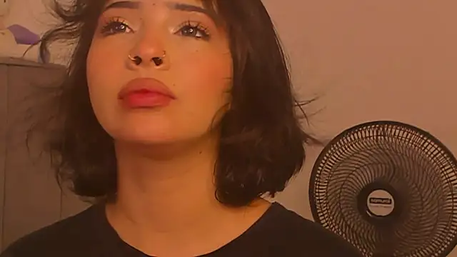 Snapshot of chloe_watson_ chatting on July 9, 2026, 7:51 pm chloe watson online show from July 9, 2026, 7:51 pm