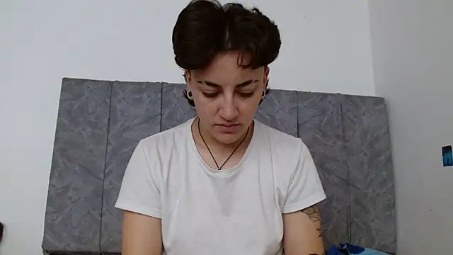 linda 33 online show from October 31, 2025, 2:07 pm