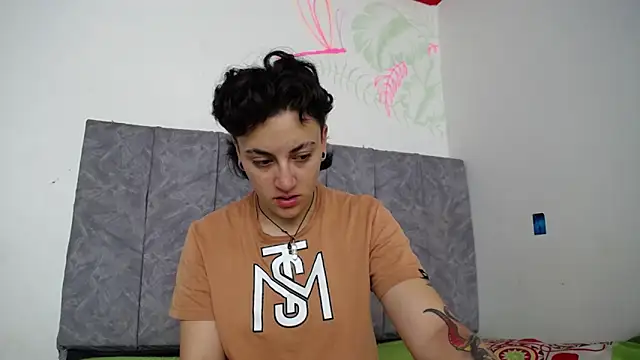 linda 33 online show from December 15, 2025, 4:33 pm