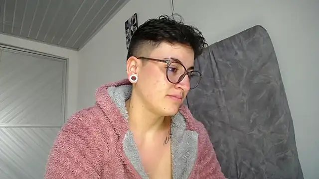 linda 33 online show from April 24, 2026, 6:32 pm