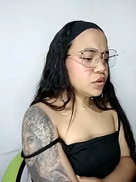 leila 22 online show from December 20, 2024, 1:11 pm