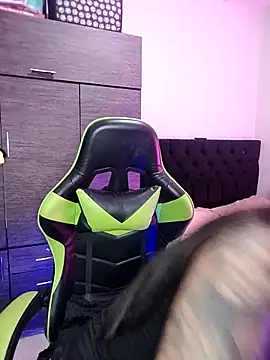 leila 22 online show from March 19, 2025, 3:19 pm