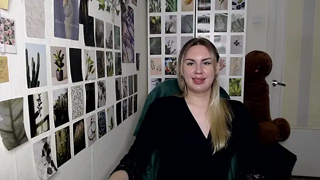 CapriScorpion online show from September 22, 2025, 12:18 pm