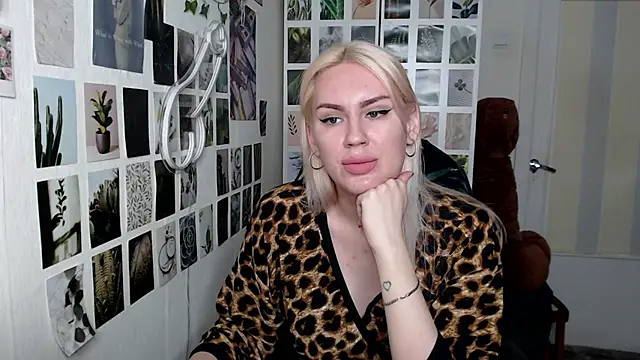 CapriScorpion online show from November 17, 2025, 12:22 pm