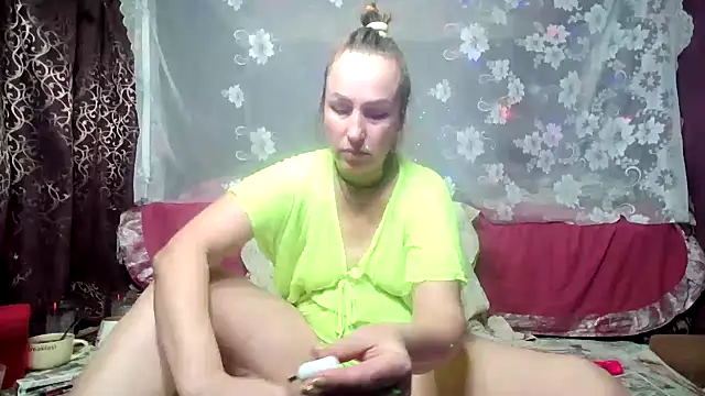 Snapshot of Alina_Night_777 chatting on March 11, 2025, 7:58 am Alina Night 777 online show from March 11, 2025, 7:58 am
