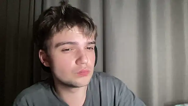 superfluboy  online show from October 29, 2025, 9:38 pm