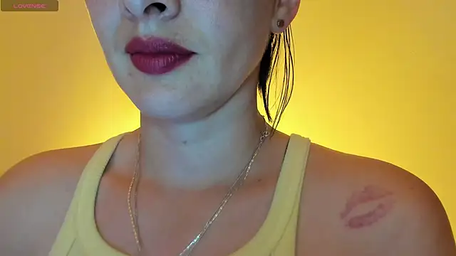 queen fetish online show from November 19, 2025, 10:43 pm