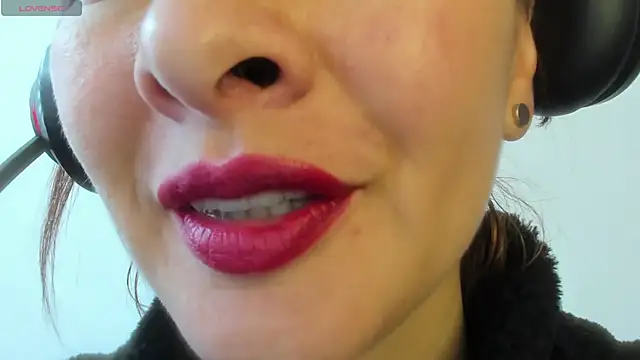 queen fetish online show from April 13, 2026, 2:44 pm