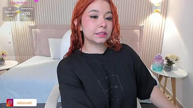 Snapshot of Atenea_cuteee chatting on December 17, 2025, 2:23 pm Atenea cuteee online show from December 17, 2025, 2:23 pm