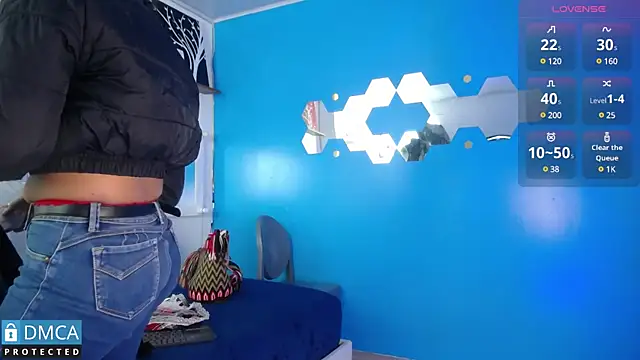 CarolRodriguez  online show from February 5, 2025, 1:44 pm