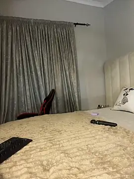 Bustygoddess32 online show from February 28, 2026, 1:28 am