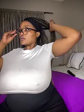 Snapshot of Bustygoddess32 chatting on May 21, 2026, 10:17 pm Bustygoddess32 online show from May 21, 2026, 10:17 pm