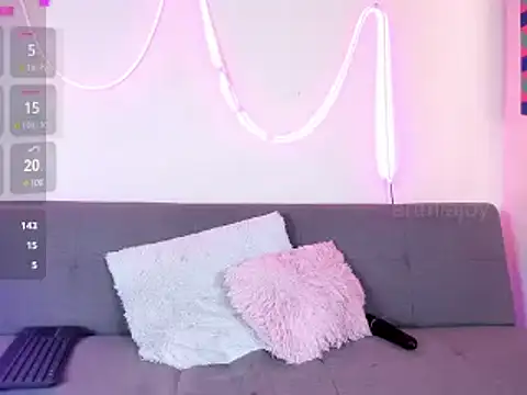 artmiaa online show from January 14, 2025, 2:11 pm