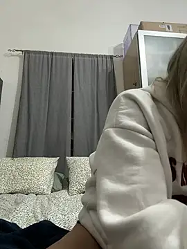 Snapshot of LadyScarlett-xk chatting on December 20, 2024, 8:34 pm LadyScarlett-xk online show from December 20, 2024, 8:34 pm