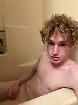 Snapshot of CreamyAustin chatting on March 10, 2026, 1:43 am CreamyAustin online show from March 10, 2026, 1:43 am