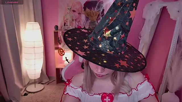 Beatrica Klein online show from October 28, 2025, 3:58 pm