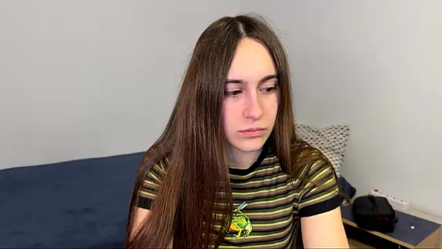 Snapshot of AliceKolltt chatting on April 18, 2026, 9:04 pm AliceKolltt online show from April 18, 2026, 9:04 pm