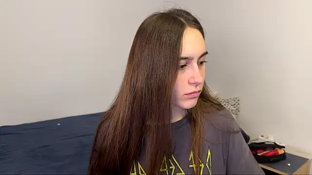 Snapshot of AliceKolltt chatting on April 19, 2026, 9:28 pm AliceKolltt online show from April 19, 2026, 9:28 pm