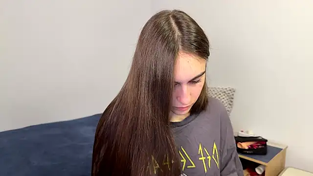 Snapshot of AliceKolltt chatting on May 18, 2026, 7:31 pm AliceKolltt online show from May 18, 2026, 7:31 pm
