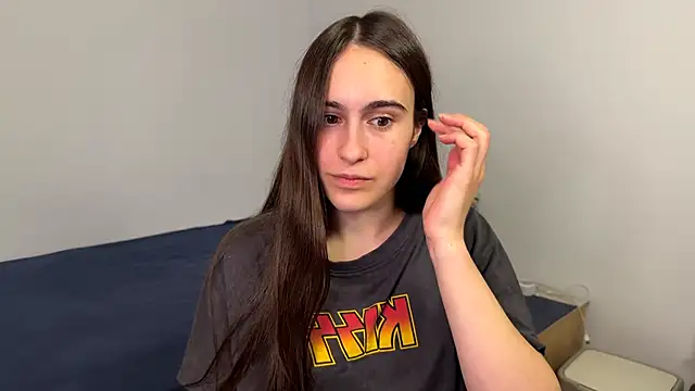 Snapshot of AliceKolltt chatting on May 28, 2026, 8:28 pm AliceKolltt online show from May 28, 2026, 8:28 pm