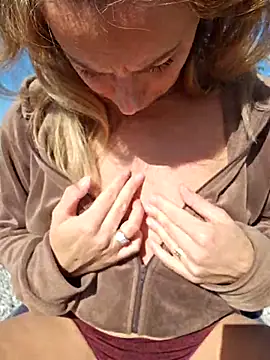 Snapshot of angela_88 chatting on November 12, 2025, 11:10 am angela 88 online show from November 12, 2025, 11:10 am