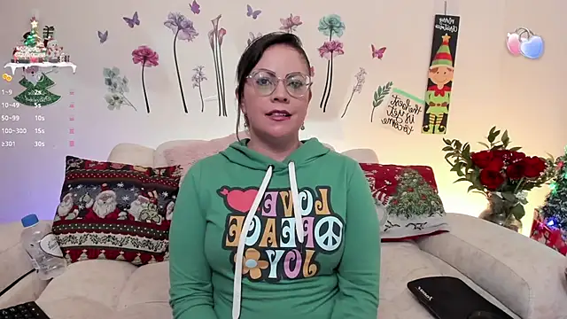 Snapshot of saracrowe chatting on December 14, 2024, 5:18 am saracrowe online show from December 14, 2024, 5:18 am