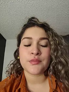 Sara smiiith211 online show from May 3, 2026, 11:22 pm