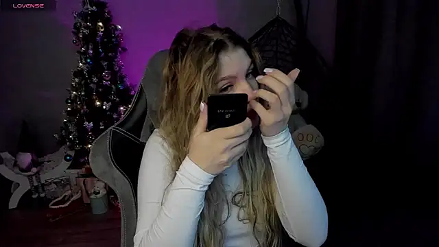 Snapshot of lily_williamss chatting on December 20, 2024, 12:08 am lily williamss online show from December 20, 2024, 12:08 am