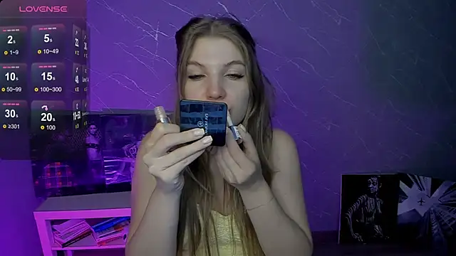 Snapshot of lily_williamss chatting on July 21, 2026, 11:51 pm lily williamss online show from July 21, 2026, 11:51 pm