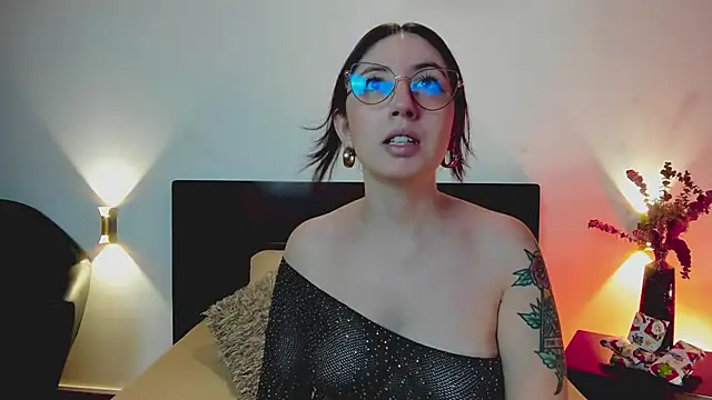 Emilywatsonn online show from December 24, 2024, 11:49 am