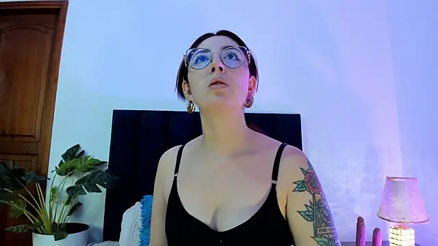 Emilywatsonn online show from January 16, 2025, 11:48 am