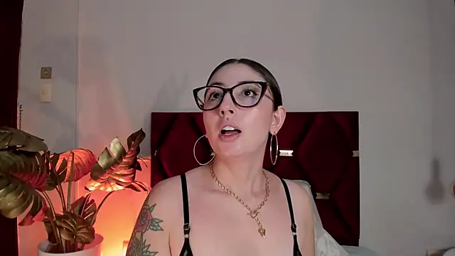 Snapshot of Emilywatsonn chatting on January 13, 2026, 9:20 pm Emilywatsonn online show from January 13, 2026, 9:20 pm