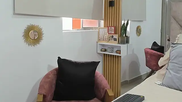 EmilyPeytonn online show from December 5, 2025, 12:36 pm