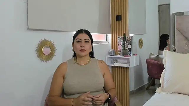 Snapshot of EmilyPeytonn chatting on February 11, 2026, 12:32 pm EmilyPeytonn online show from February 11, 2026, 12:32 pm