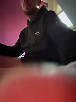 Bennyben8604 online show from March 3, 2025, 4:35 pm