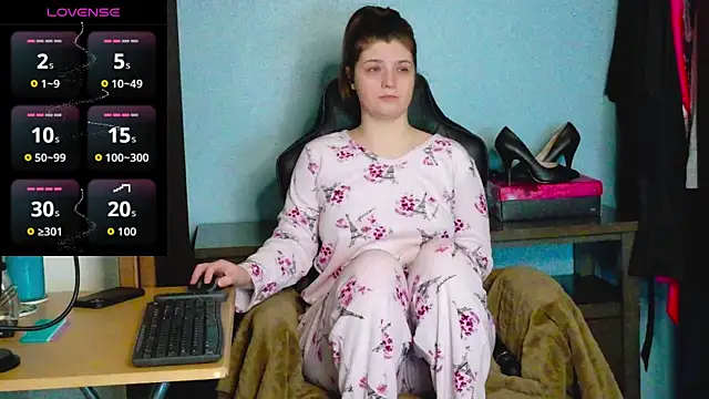 TreeJeanne online show from December 1, 2025, 2:38 am