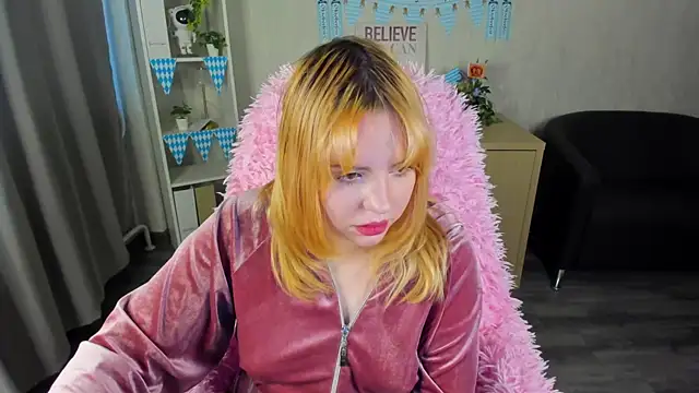 Snapshot of Stacy_Luv chatting on October 15, 2025, 1:28 am Stacy Luv online show from October 15, 2025, 1:28 am