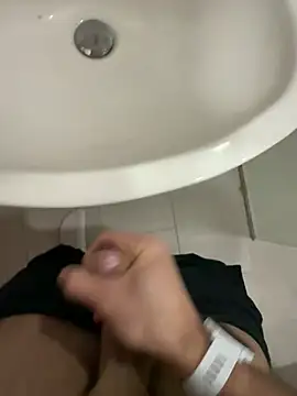 Snapshot of Siggidc2n chatting on December 9, 2024, 11:26 am Siggidc2n online show from December 9, 2024, 11:26 am