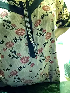 Snapshot of Aaradhya chatting on December 4, 2024, 1:14 am Aaradhya online show from December 4, 2024, 1:14 am