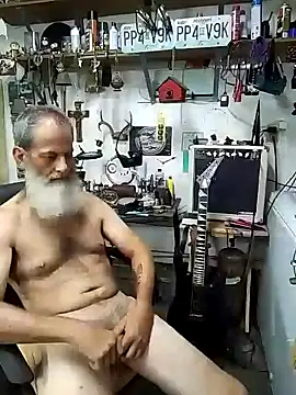 Snapshot of Danialanon chatting on October 4, 2025, 4:10 am Danialanon online show from October 4, 2025, 4:10 am