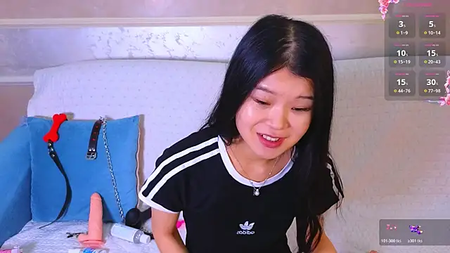Snapshot of Tina_Kim_ chatting on July 11, 2026, 9:34 am Tina Kim online show from July 11, 2026, 9:34 am
