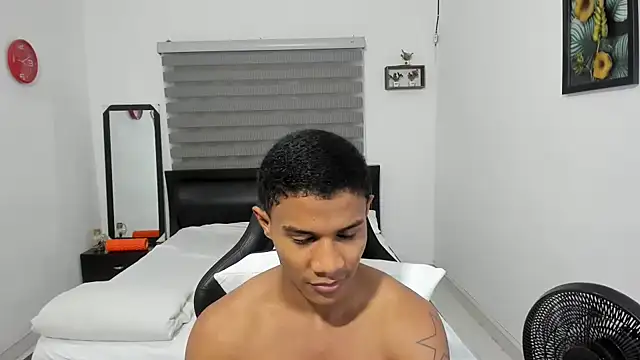 Snapshot of corzoethan chatting on December 17, 2025, 10:38 pm corzoethan online show from December 17, 2025, 10:38 pm