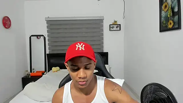 Snapshot of corzoethan chatting on December 18, 2025, 11:22 pm corzoethan online show from December 18, 2025, 11:22 pm